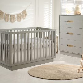 Como Classic Crib with Como 6 Drawer Tall Chest in Dove
